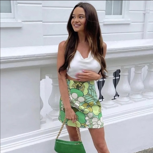 🌳  Zara Green Printed Mini Skirt  🌳 - Picture 16 of 16